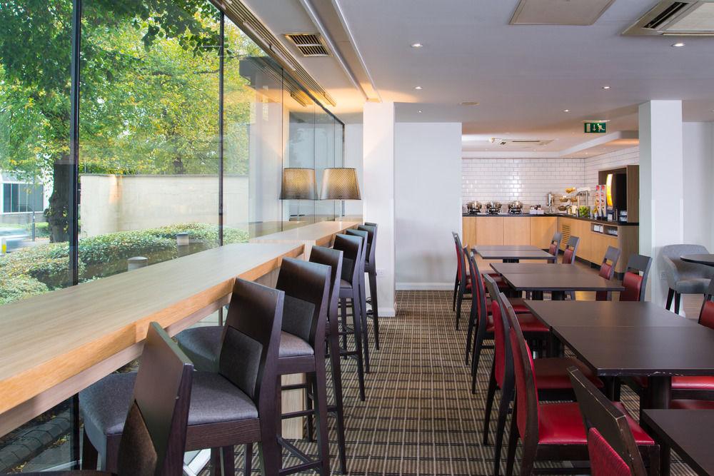 Holiday Inn Express Bath By Ihg Экстерьер фото