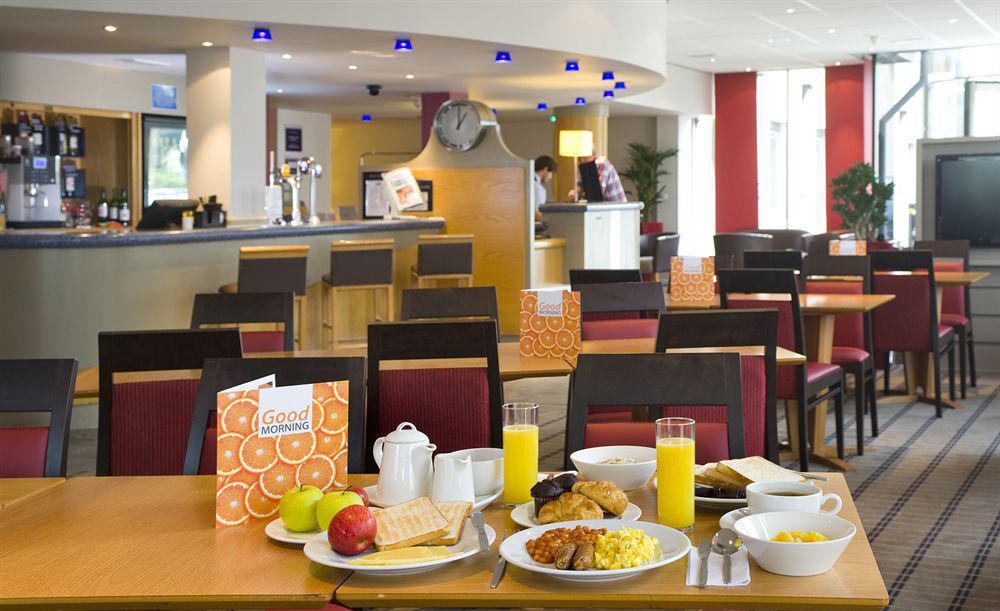 Holiday Inn Express Bath By Ihg Экстерьер фото