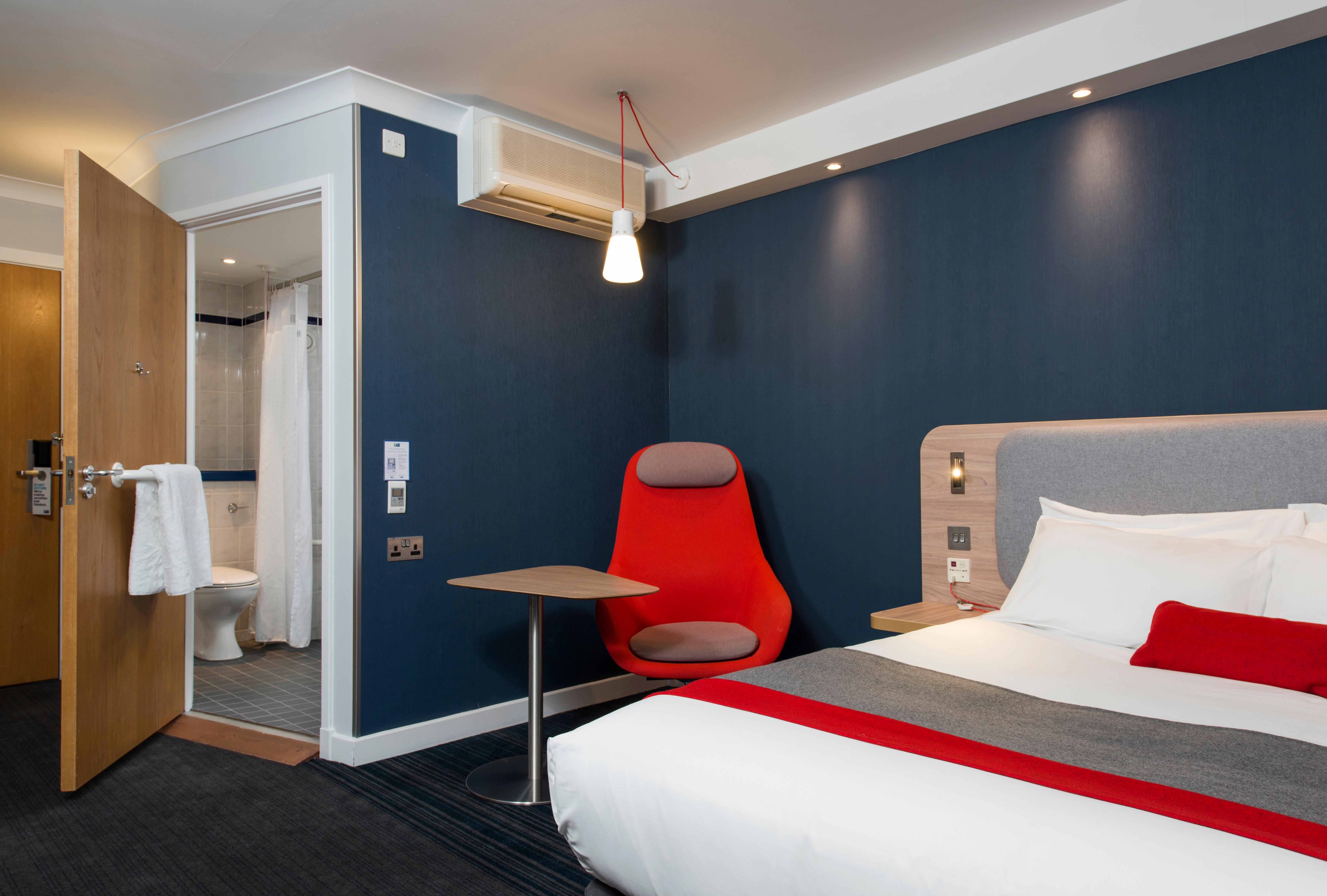 Holiday Inn Express Bath By Ihg Экстерьер фото