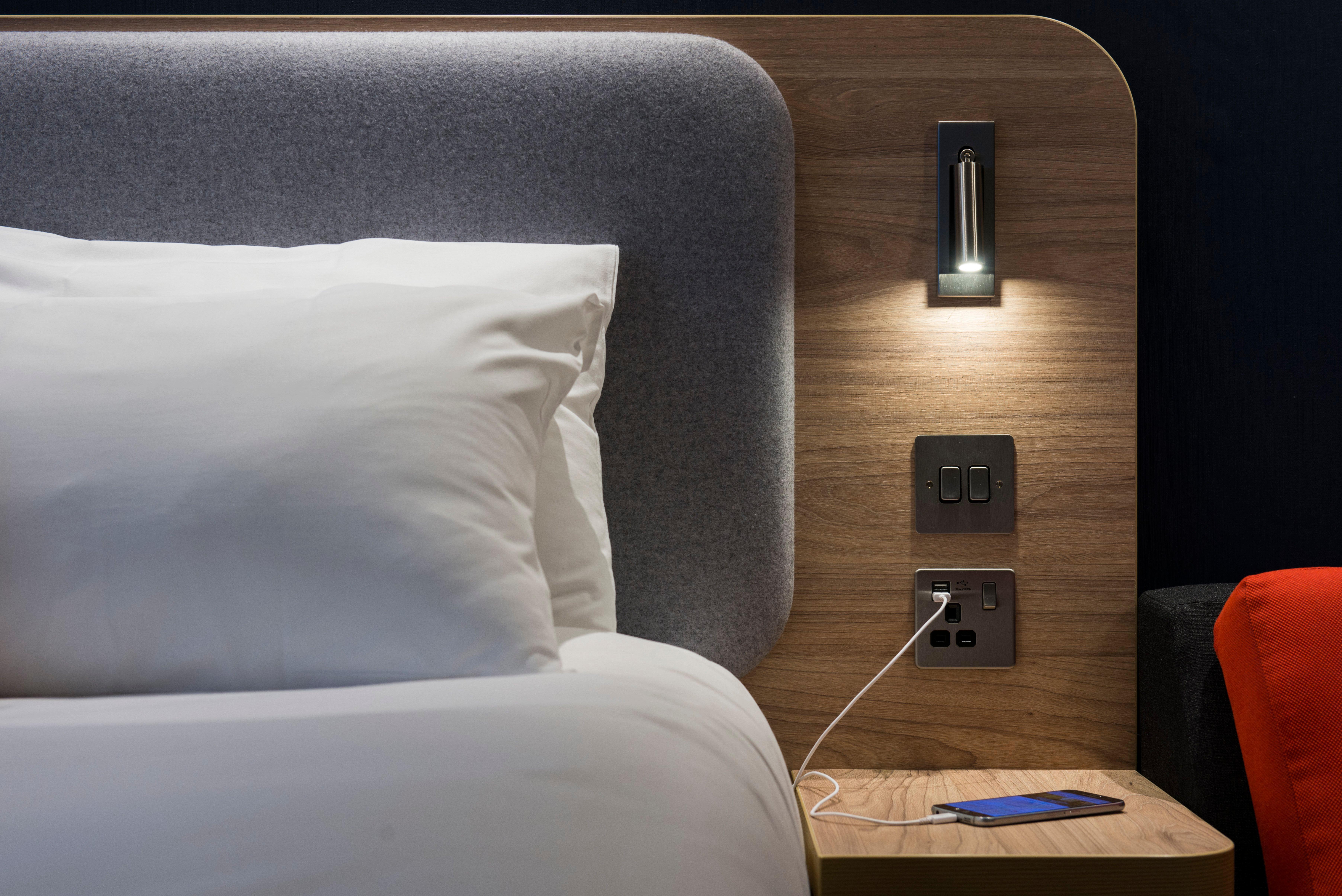 Holiday Inn Express Bath By Ihg Экстерьер фото