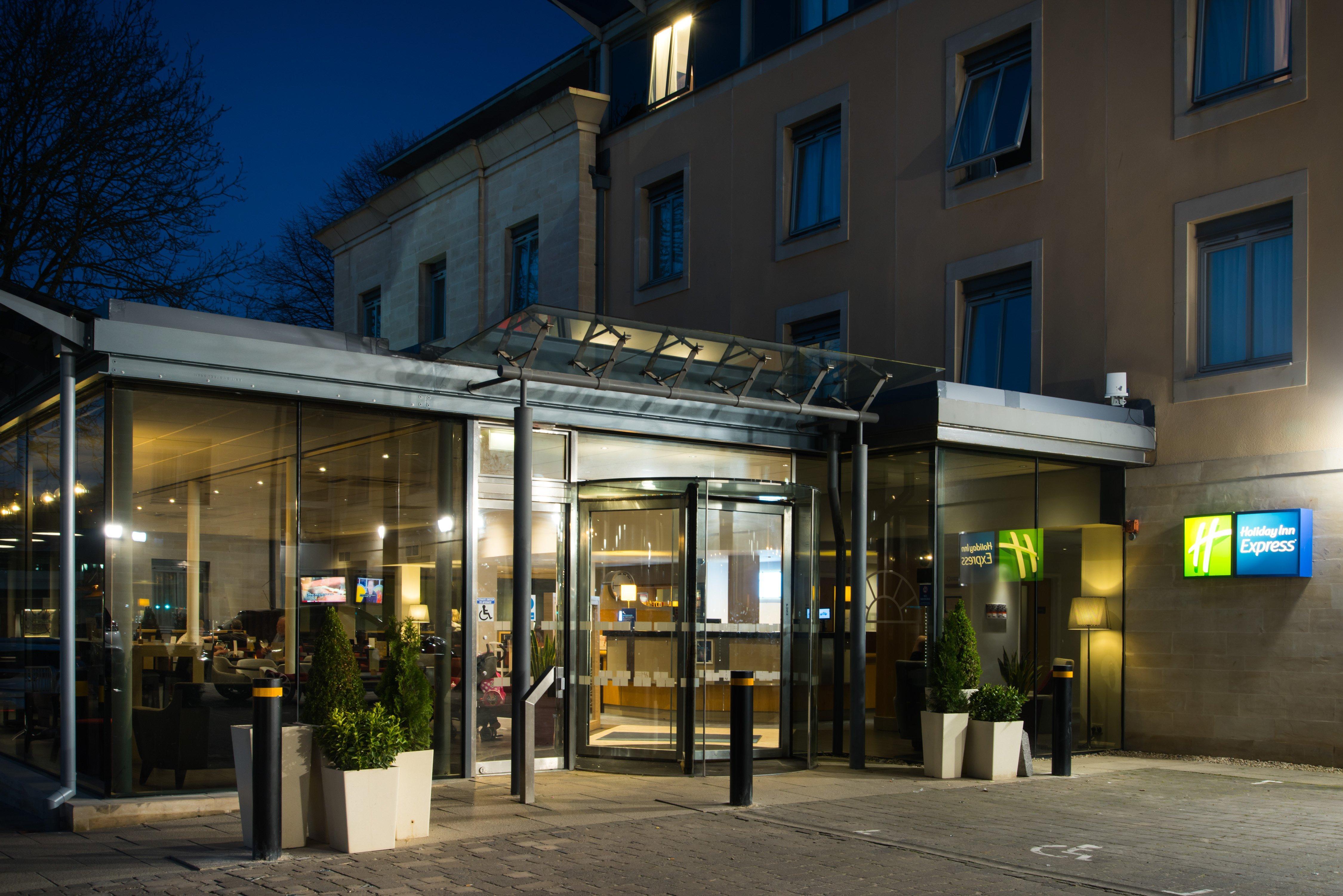 Holiday Inn Express Bath By Ihg Экстерьер фото