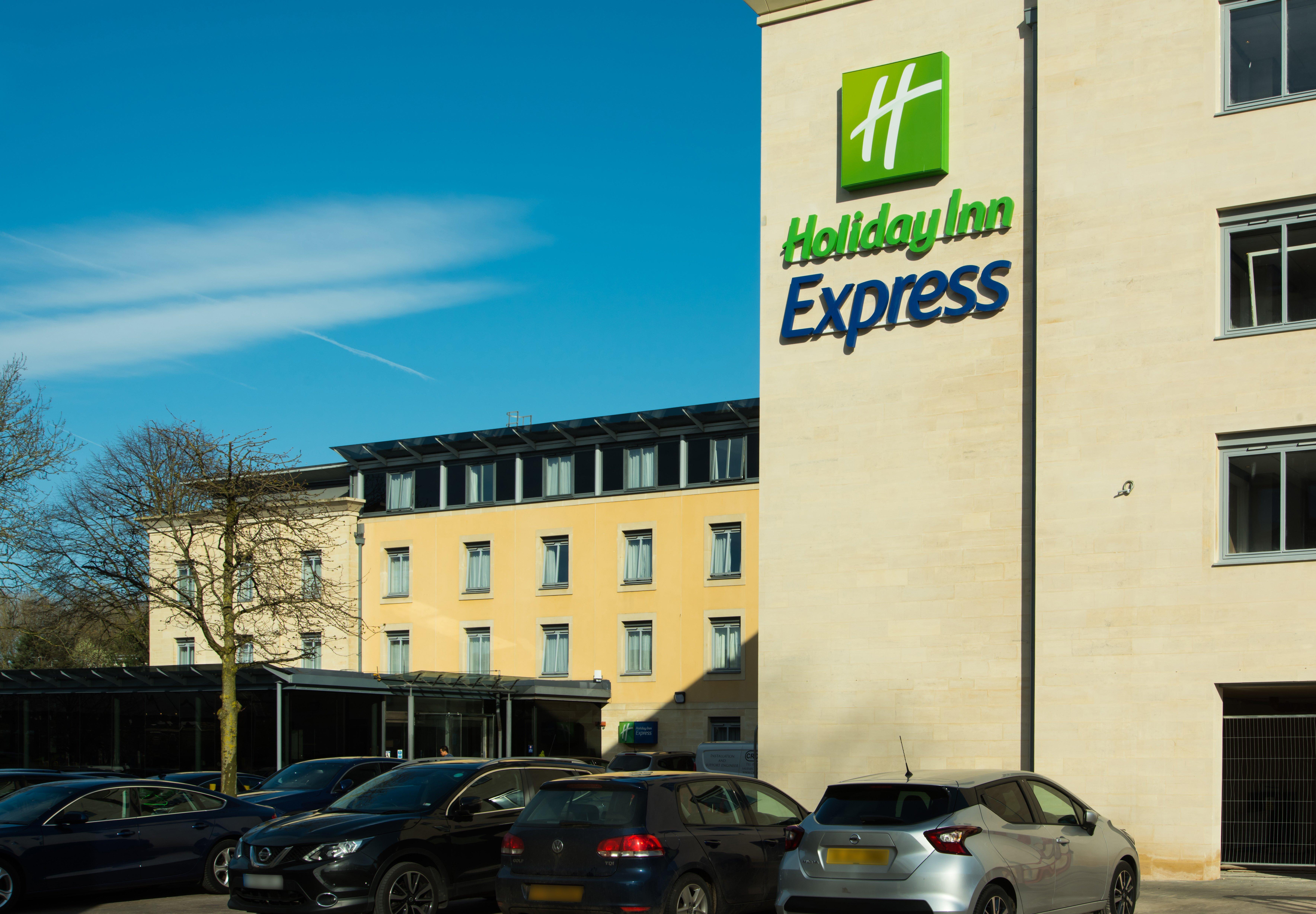 Holiday Inn Express Bath By Ihg Экстерьер фото