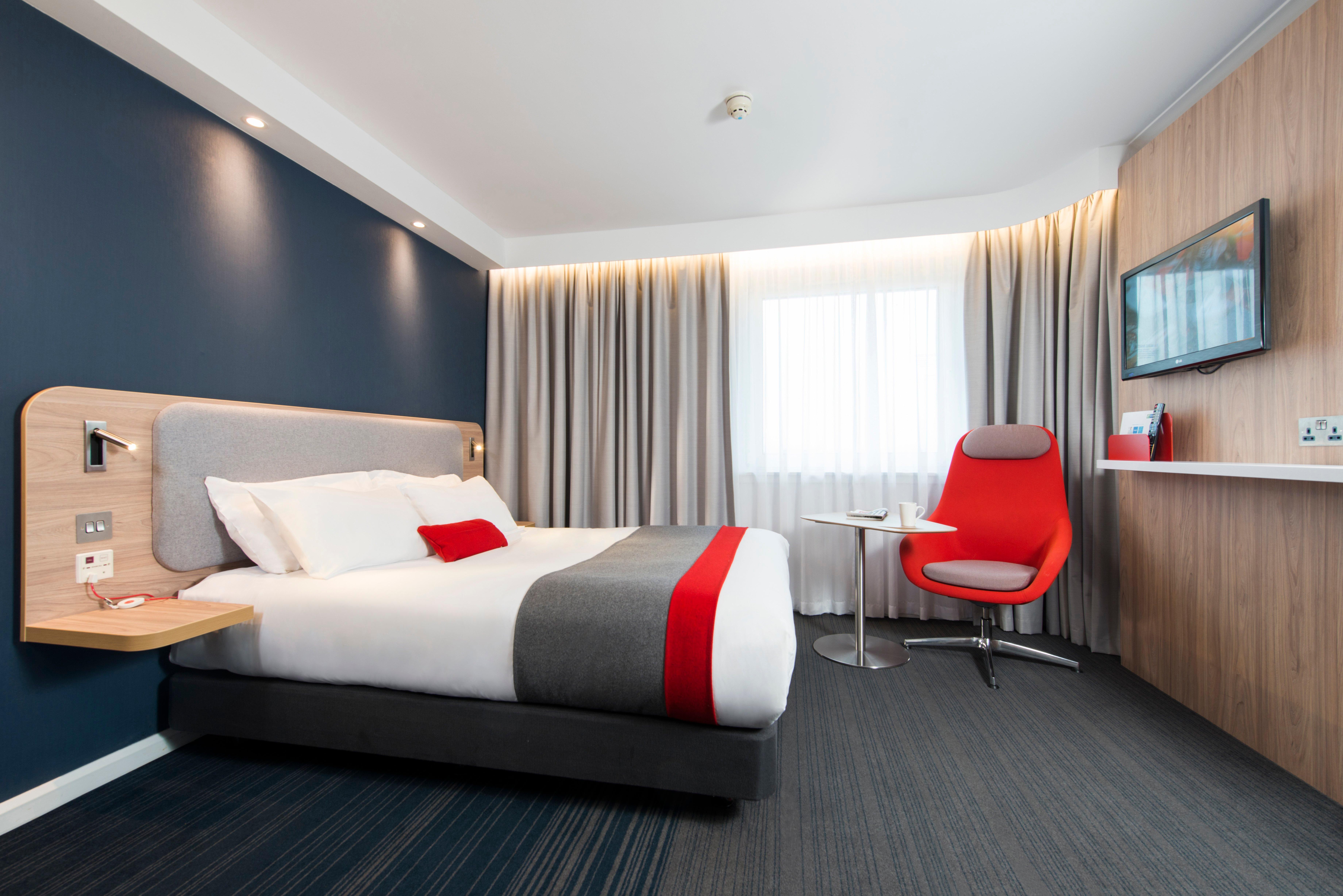 Holiday Inn Express Bath By Ihg Экстерьер фото