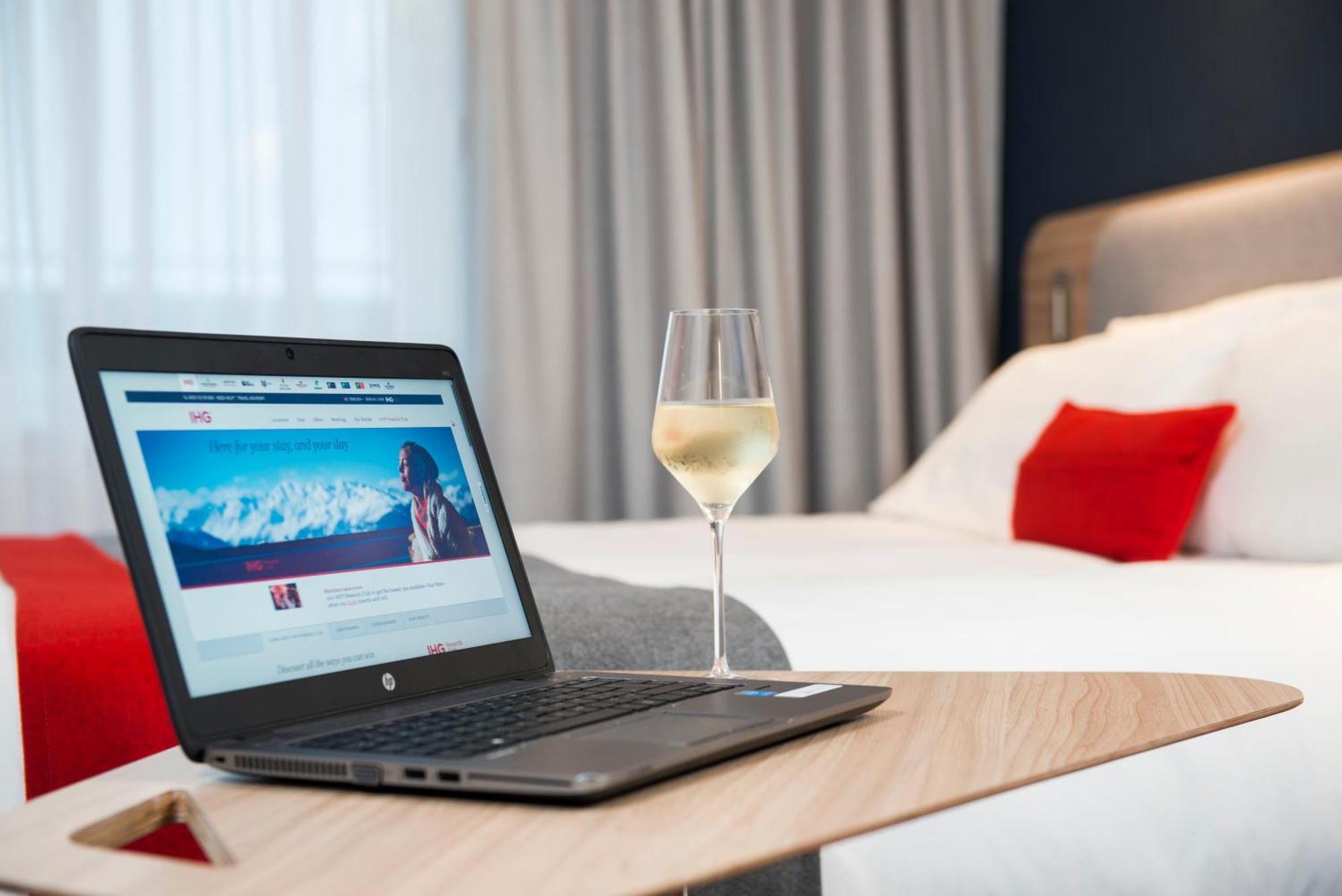 Holiday Inn Express Bath By Ihg Номер фото