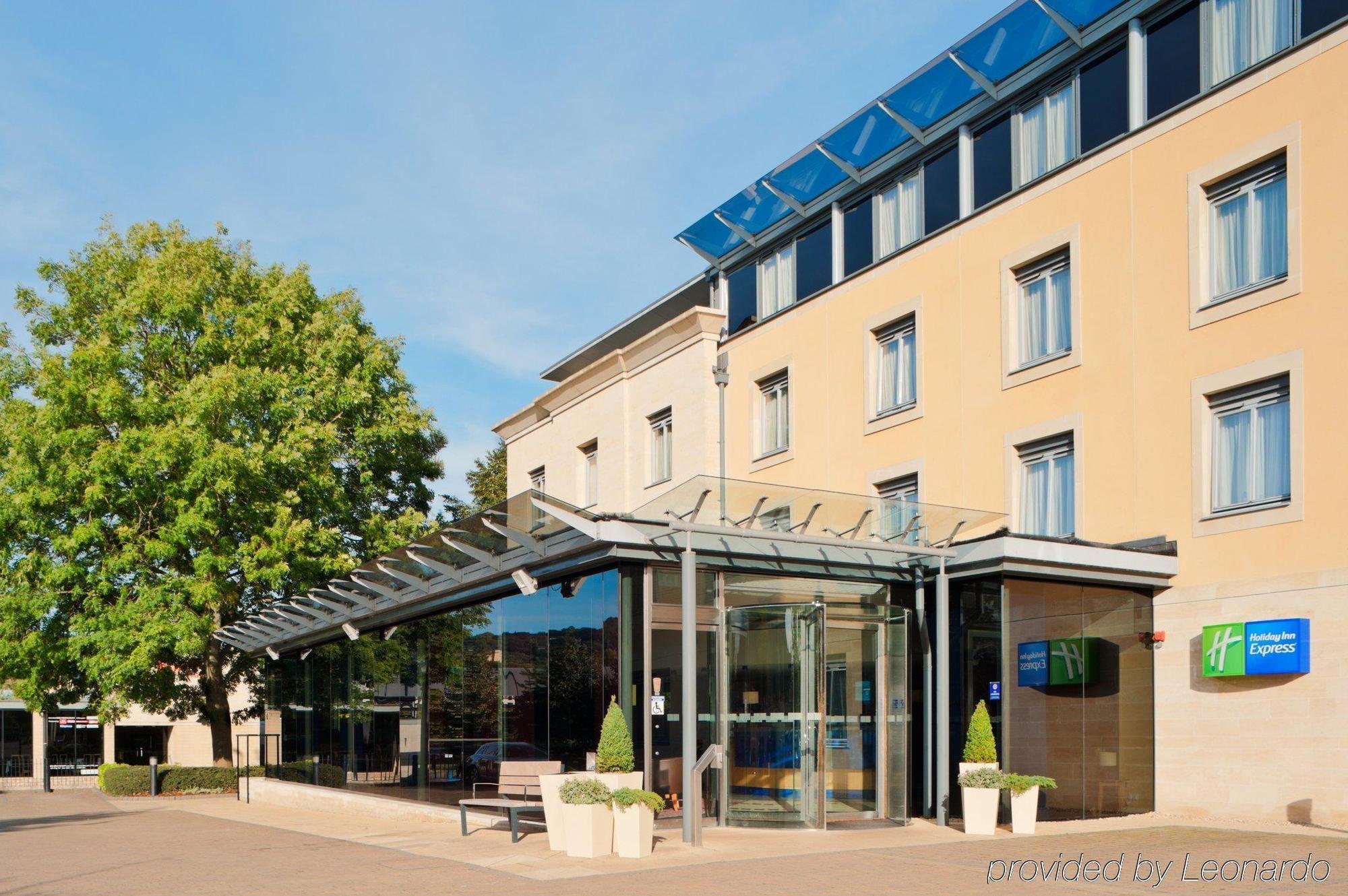 Holiday Inn Express Bath By Ihg Экстерьер фото