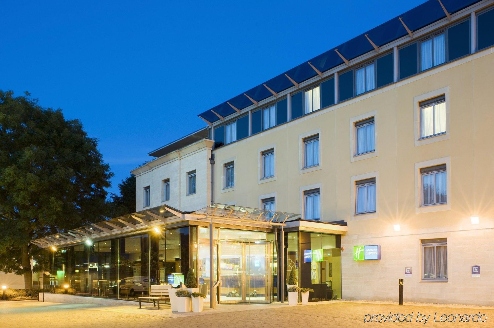 Holiday Inn Express Bath By Ihg Экстерьер фото