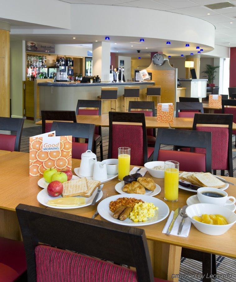 Holiday Inn Express Bath By Ihg Ресторан фото