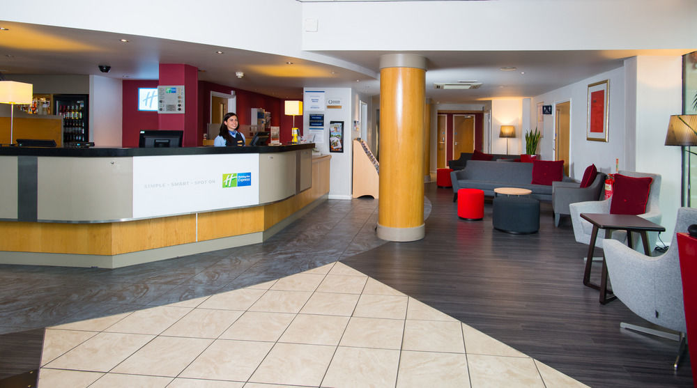 Holiday Inn Express Bath By Ihg Экстерьер фото