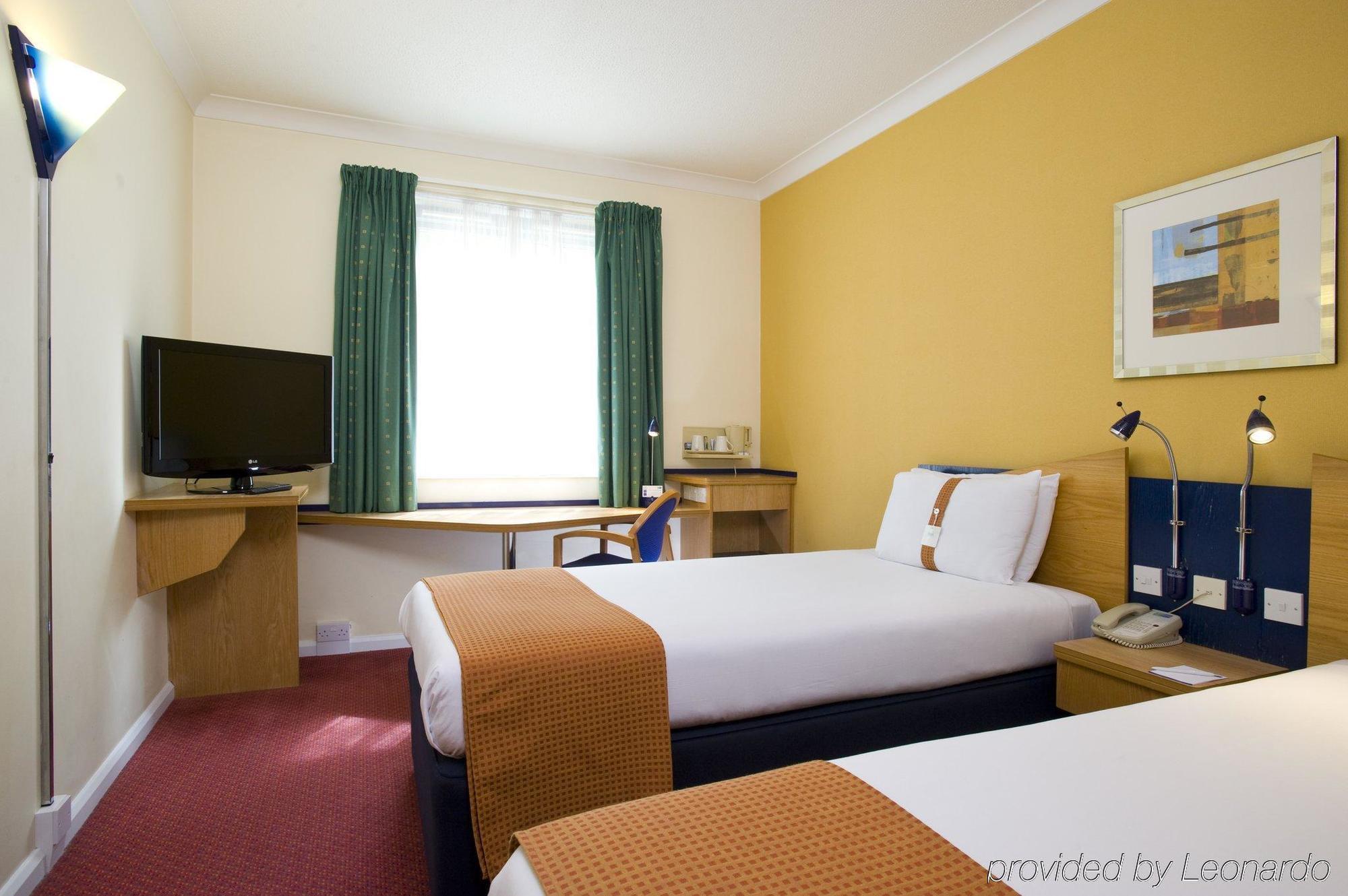 Holiday Inn Express Bath By Ihg Экстерьер фото