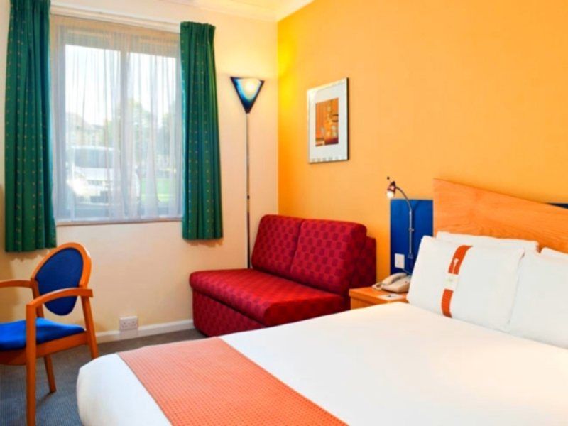 Holiday Inn Express Bath By Ihg Экстерьер фото