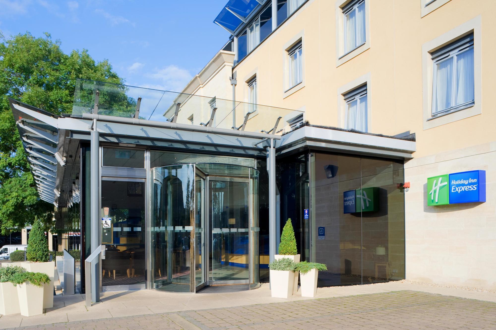 Holiday Inn Express Bath By Ihg Экстерьер фото