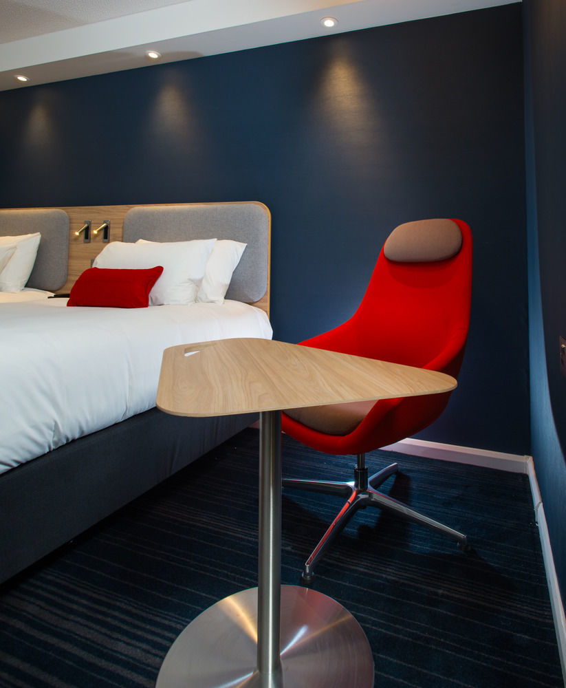 Holiday Inn Express Bath By Ihg Экстерьер фото