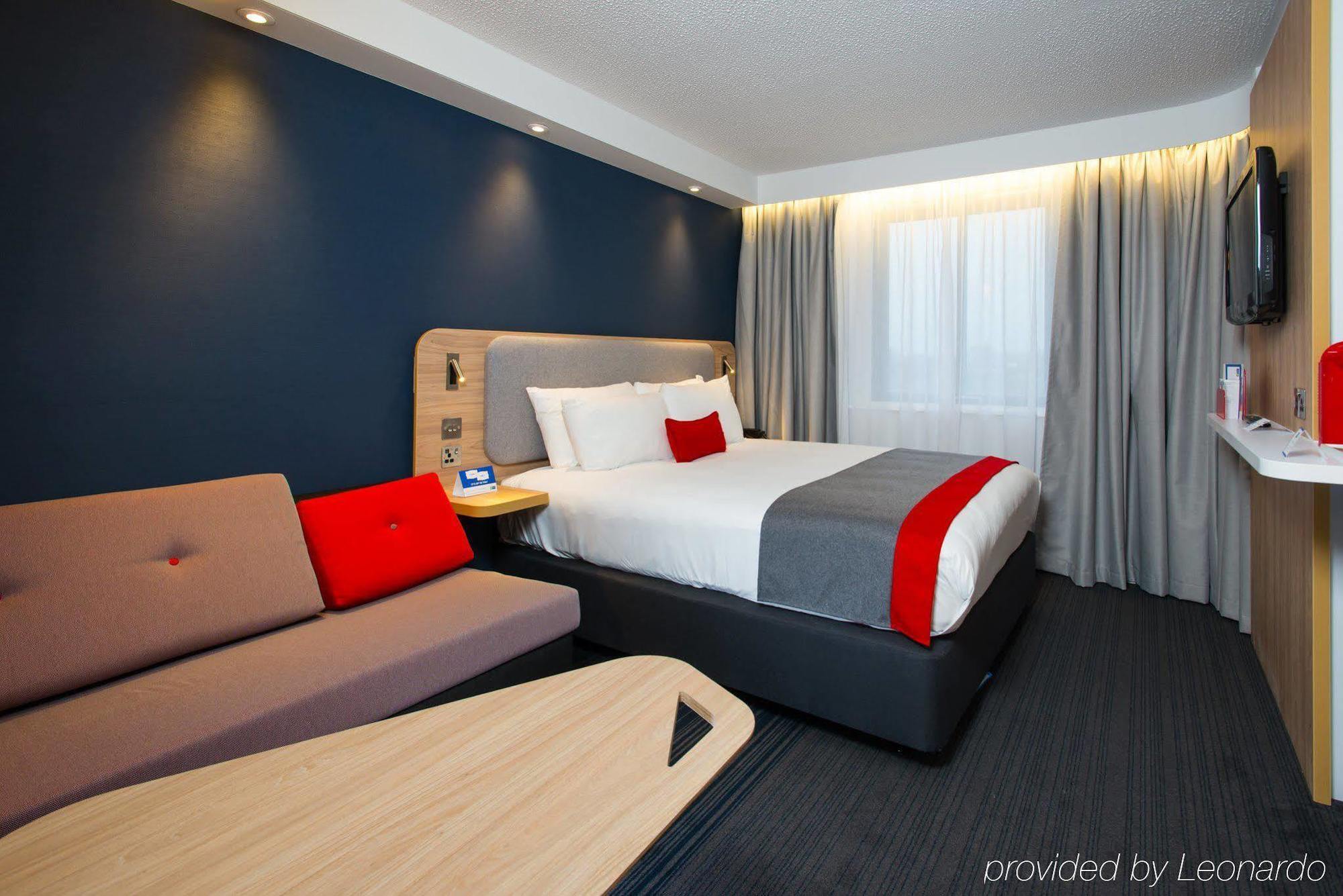 Holiday Inn Express Bath By Ihg Экстерьер фото