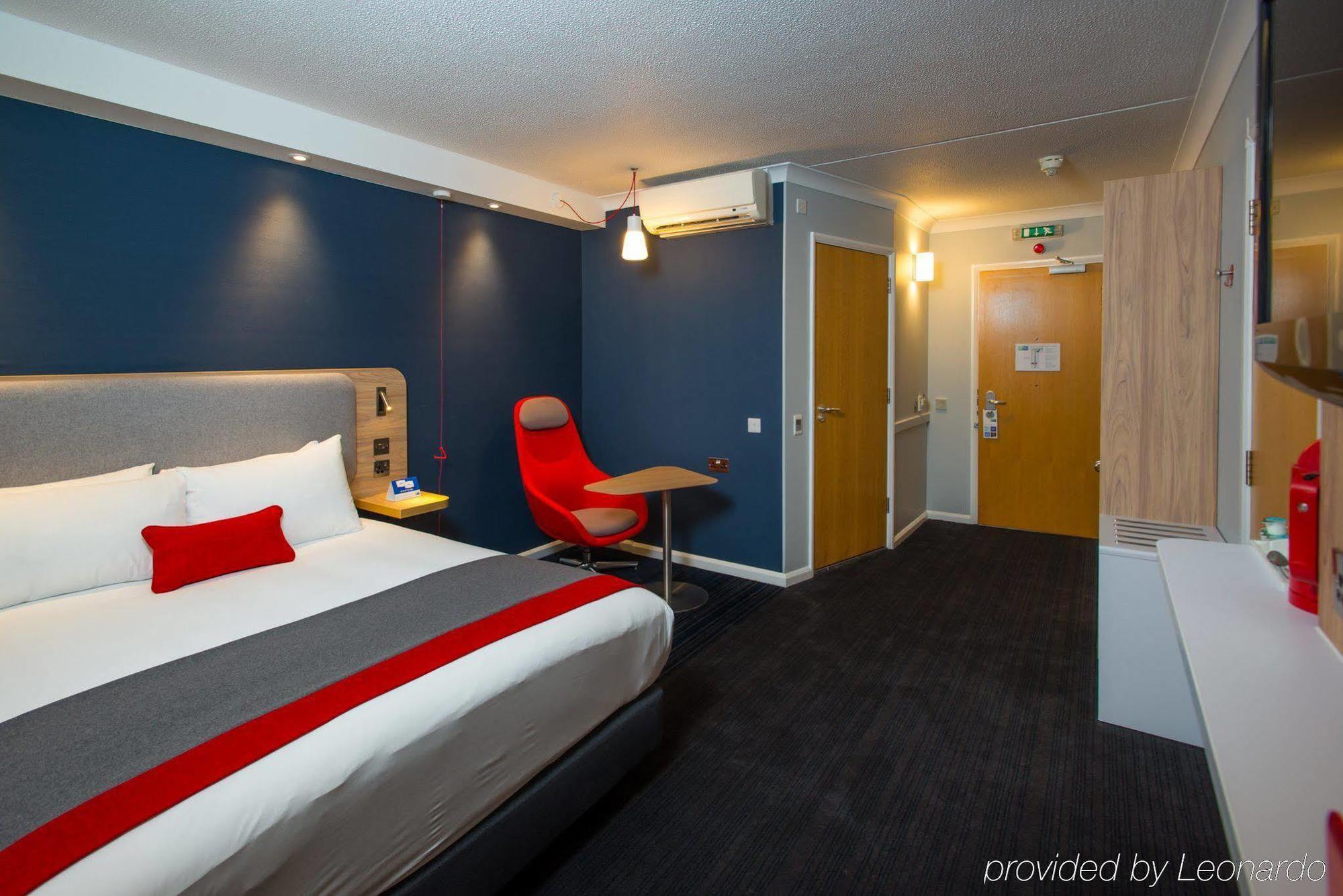 Holiday Inn Express Bath By Ihg Экстерьер фото