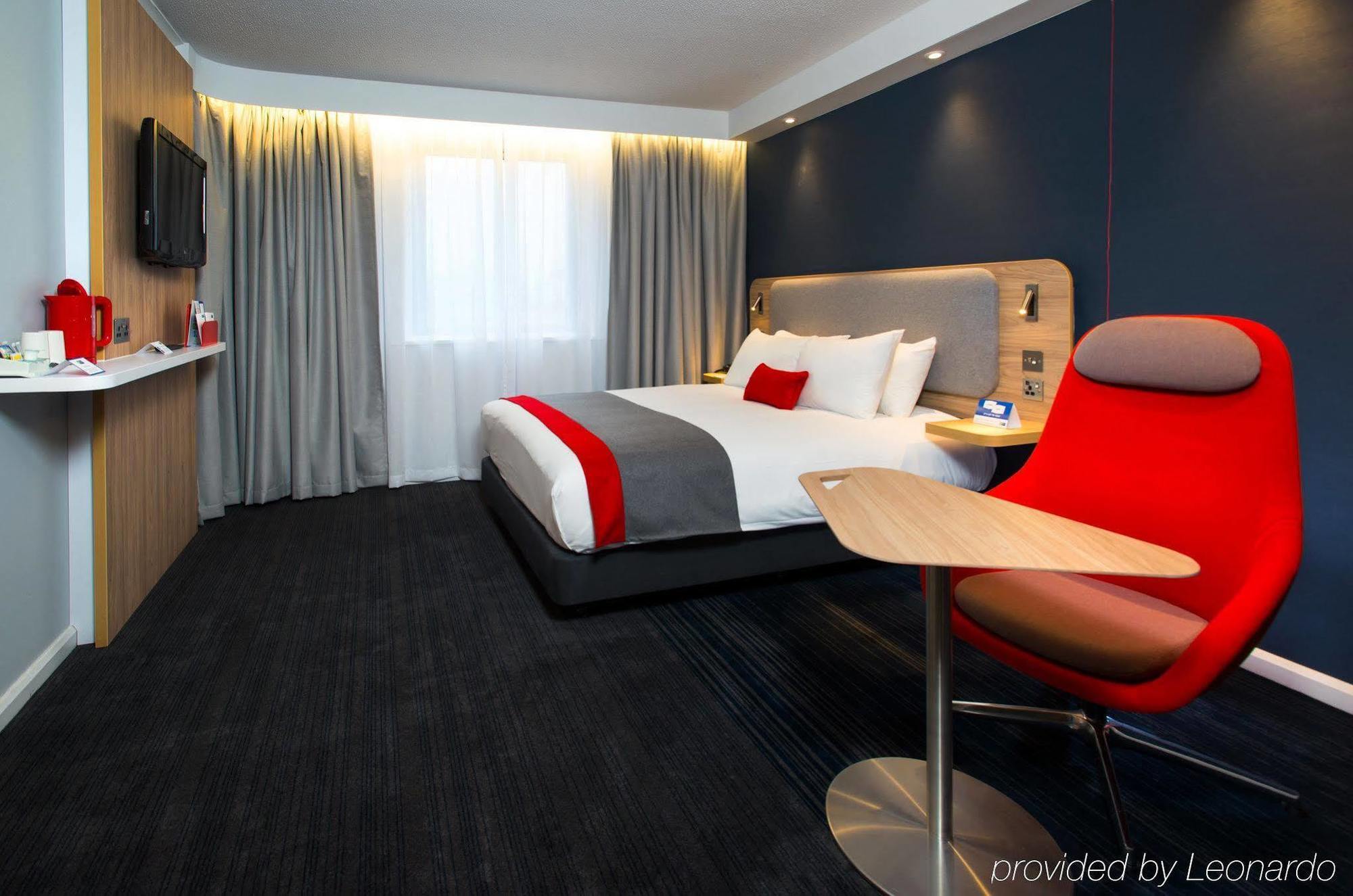 Holiday Inn Express Bath By Ihg Экстерьер фото