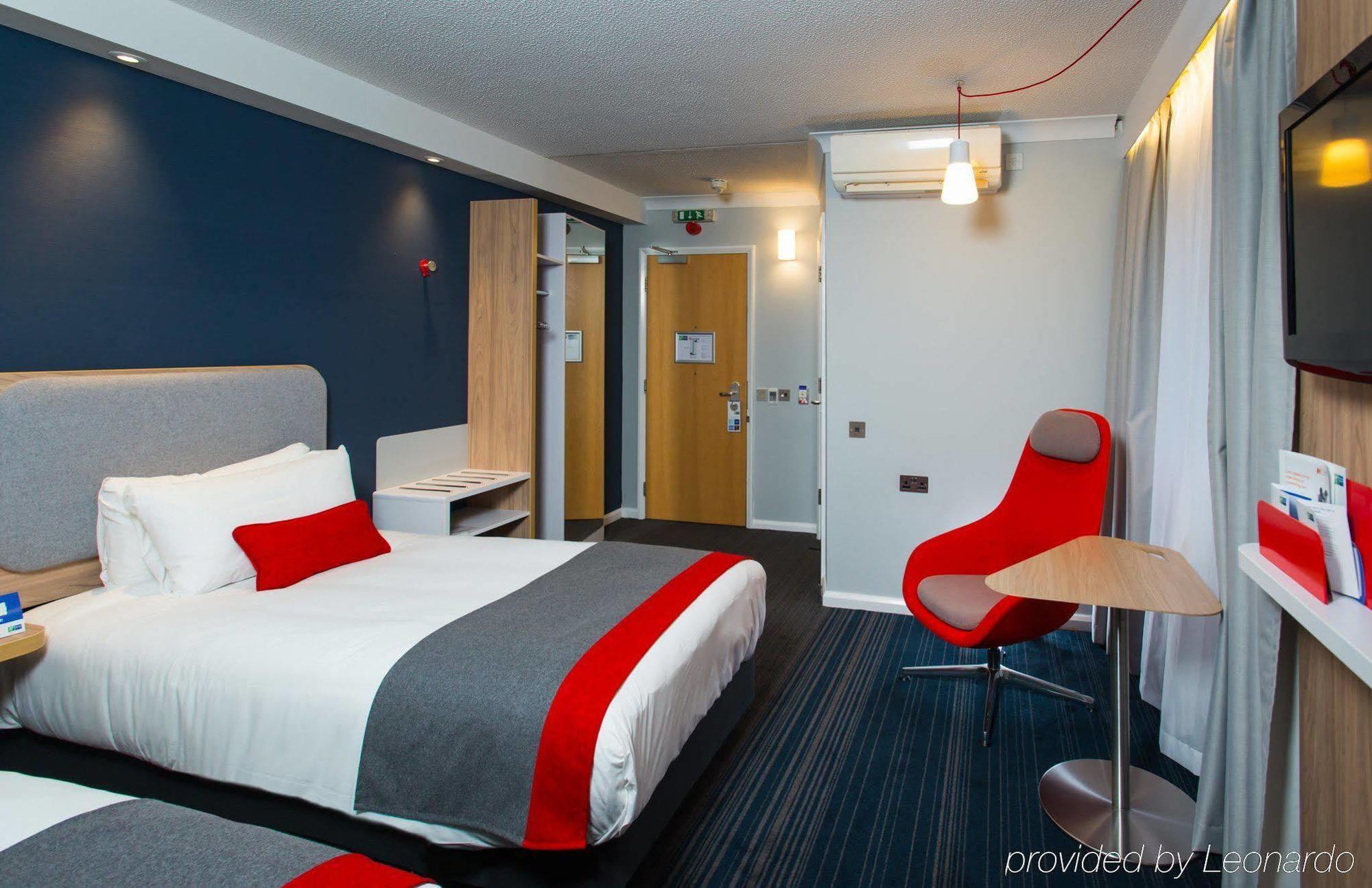 Holiday Inn Express Bath By Ihg Экстерьер фото