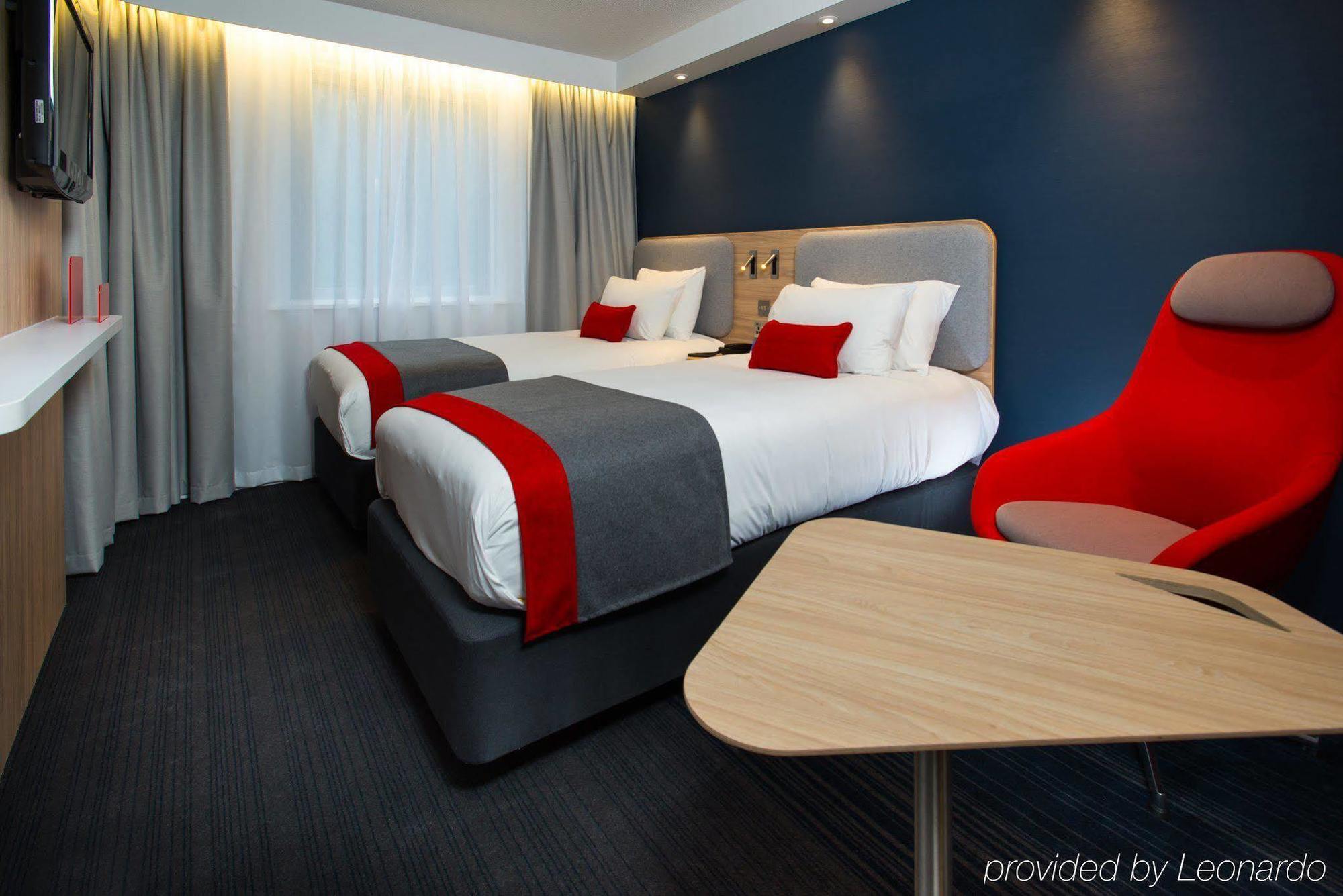 Holiday Inn Express Bath By Ihg Экстерьер фото
