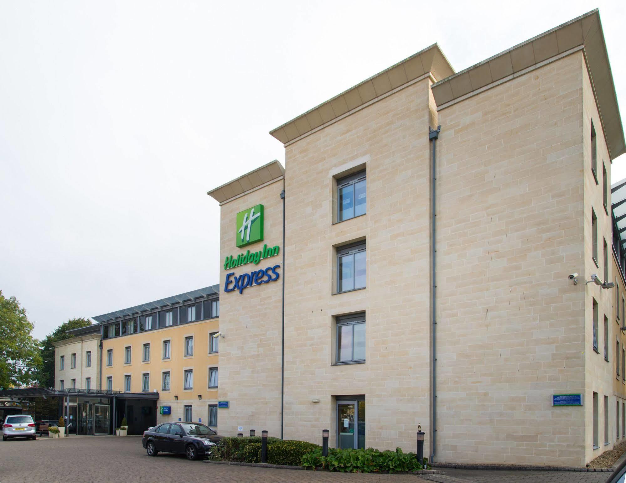 Holiday Inn Express Bath By Ihg Экстерьер фото