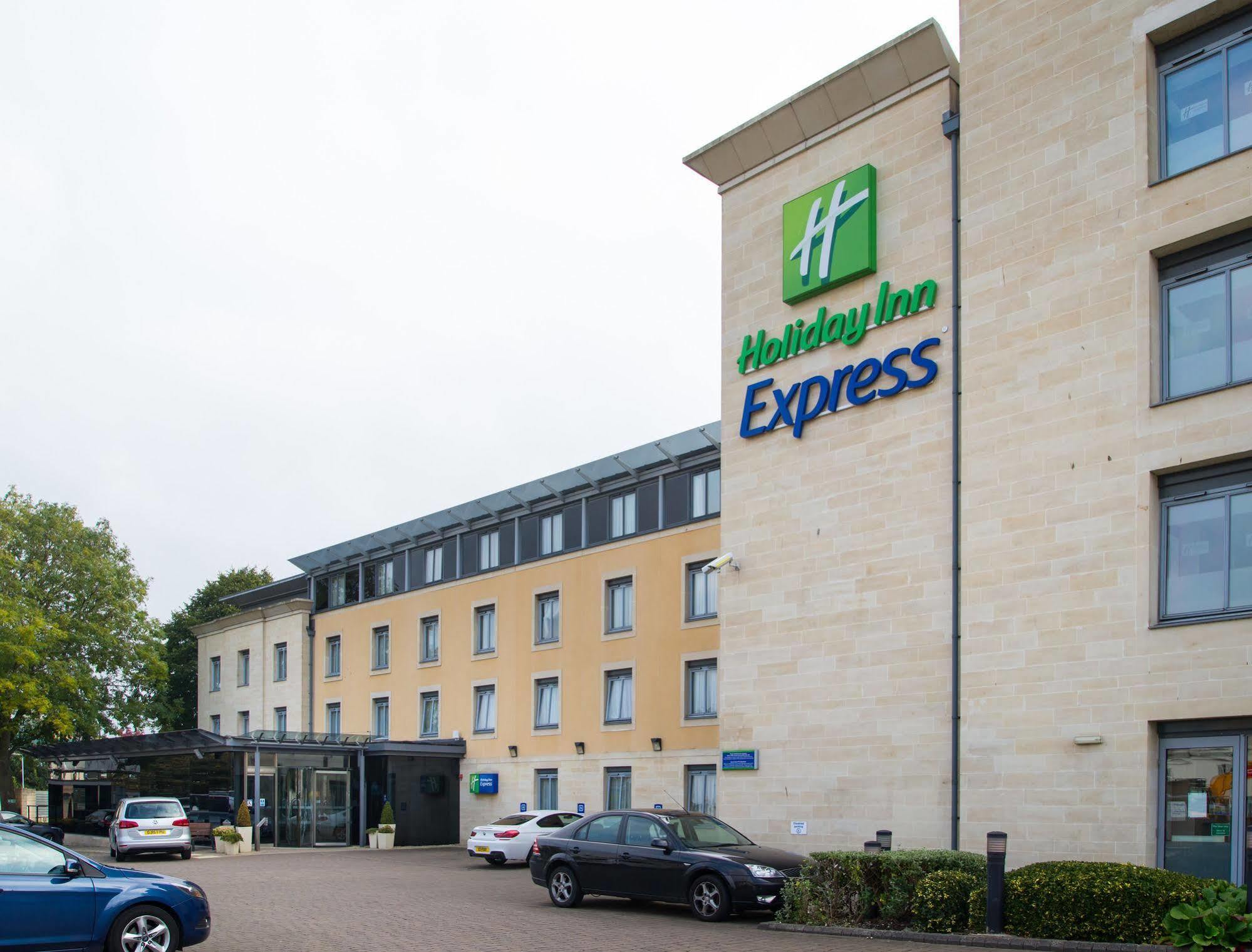 Holiday Inn Express Bath By Ihg Экстерьер фото