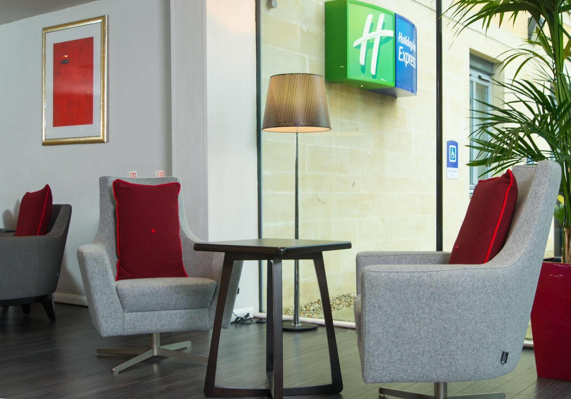 Holiday Inn Express Bath By Ihg Экстерьер фото