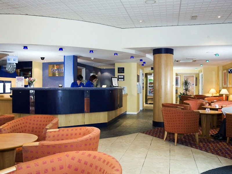 Holiday Inn Express Bath By Ihg Экстерьер фото